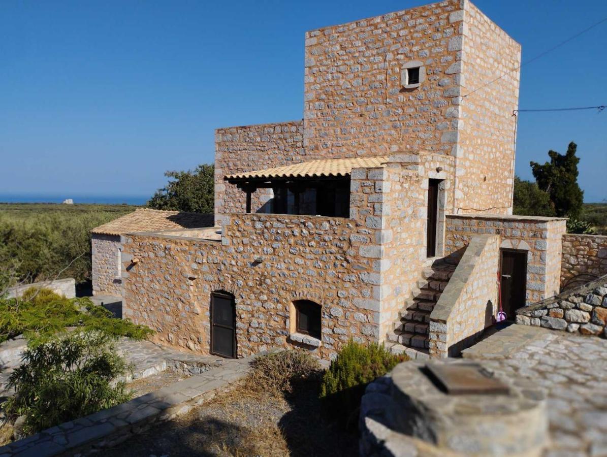 شقة The Two Carob Trees, Traditional Stonehouse, Nikandri, Pirgos Diros Lefkias المظهر الخارجي الصورة