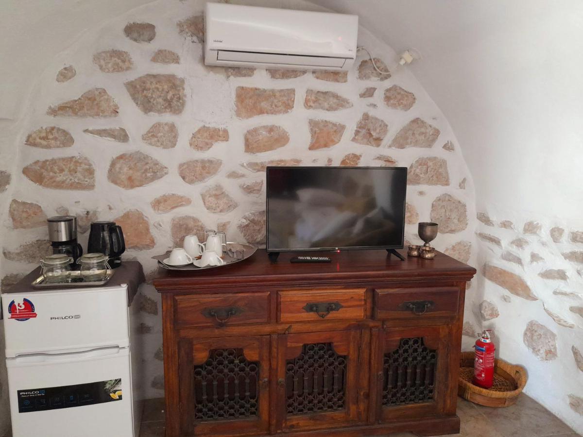 شقة The Two Carob Trees, Traditional Stonehouse, Nikandri, Pirgos Diros Lefkias المظهر الخارجي الصورة