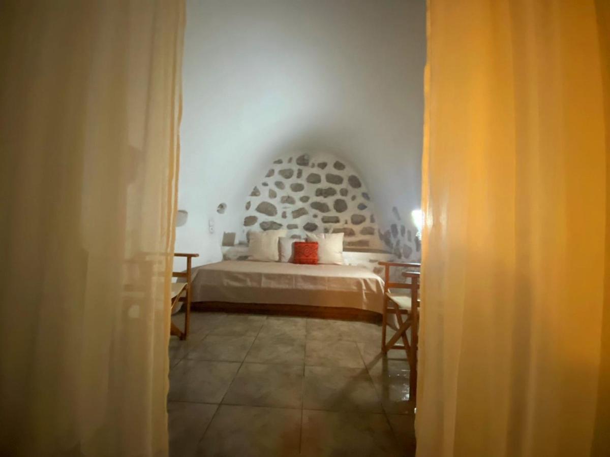 شقة The Two Carob Trees, Traditional Stonehouse, Nikandri, Pirgos Diros Lefkias المظهر الخارجي الصورة