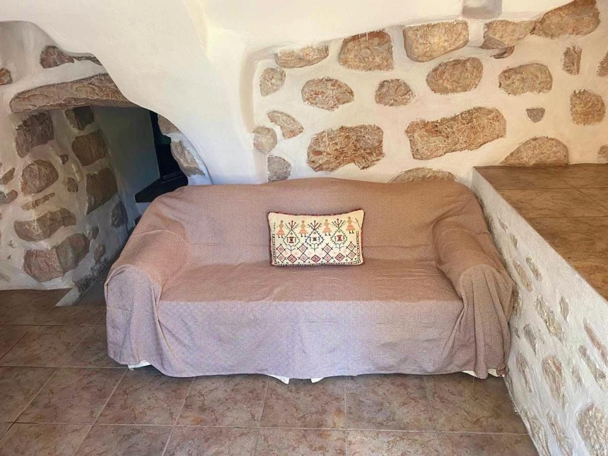 شقة The Two Carob Trees, Traditional Stonehouse, Nikandri, Pirgos Diros Lefkias المظهر الخارجي الصورة