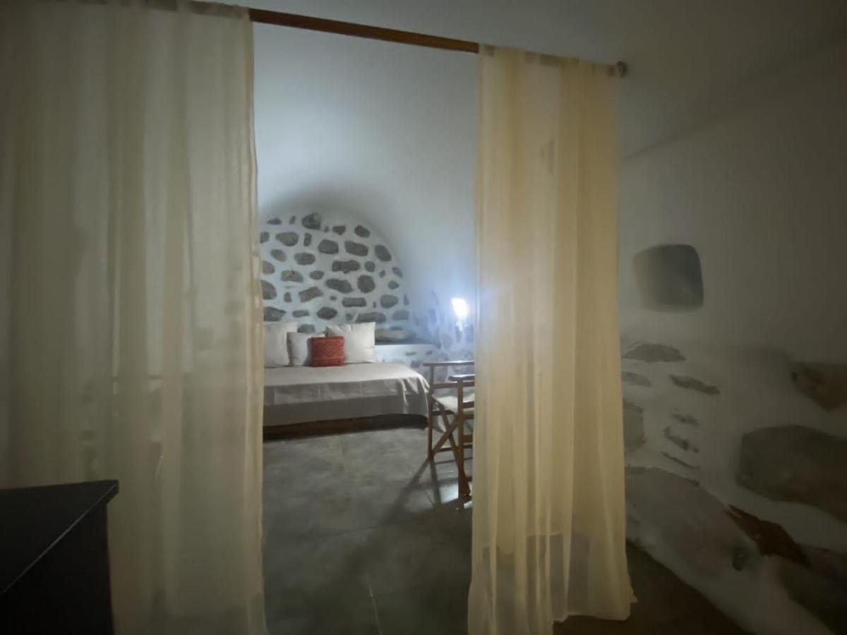 شقة The Two Carob Trees, Traditional Stonehouse, Nikandri, Pirgos Diros Lefkias المظهر الخارجي الصورة