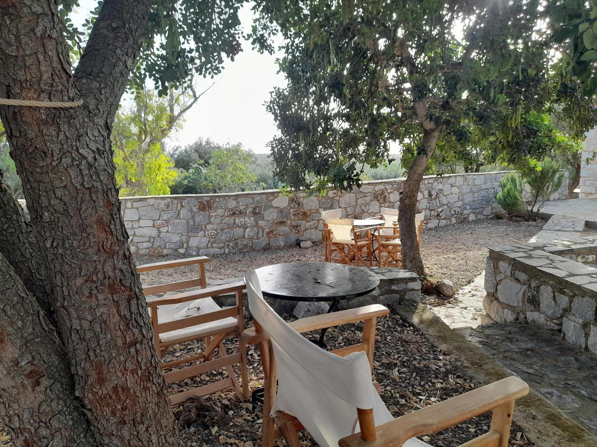 شقة The Two Carob Trees, Traditional Stonehouse, Nikandri, Pirgos Diros Lefkias المظهر الخارجي الصورة